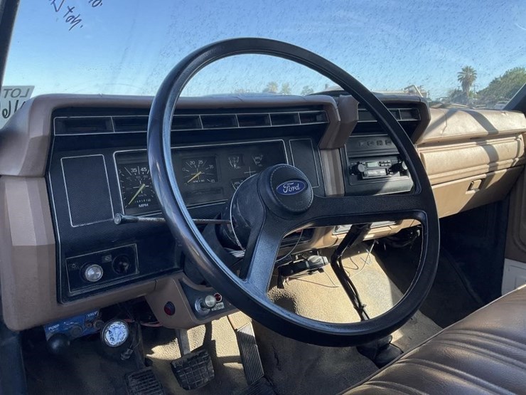 1989-ford-f700-image-16