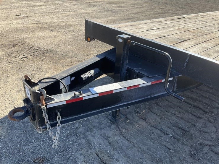 towmaster-8.5'x25'-equipment-trailer-image-7