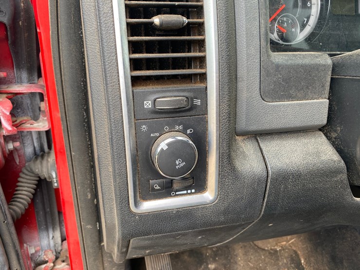 2015-dodge-ram-1500-image-13