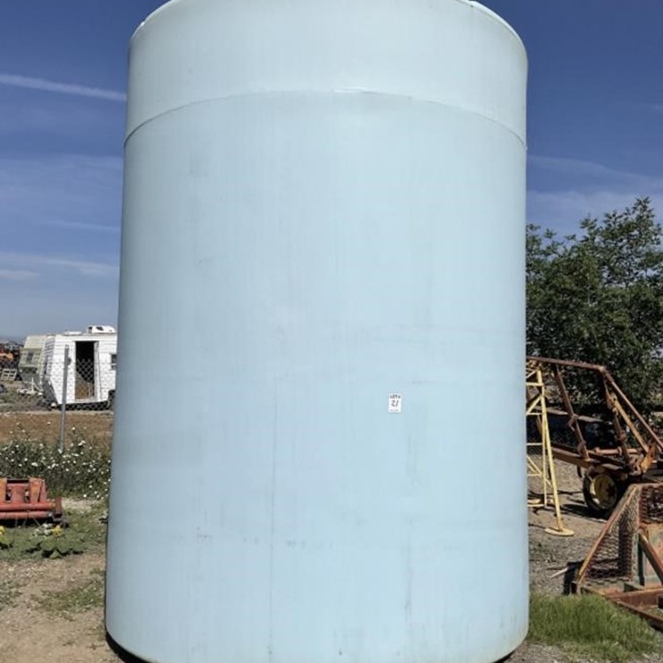 7000g Upright Poly Tank