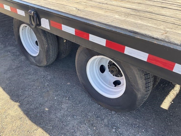 towmaster-8.5'x25'-equipment-trailer-image-13