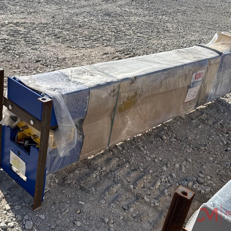 NEW UNUSED 2 POST CAR LIFT
