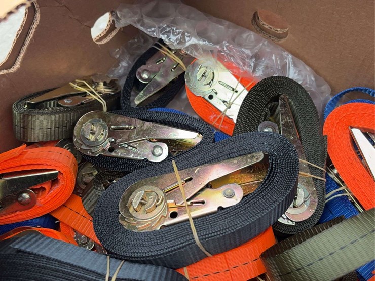 assorted-ratchet-tie-down-straps-image-2