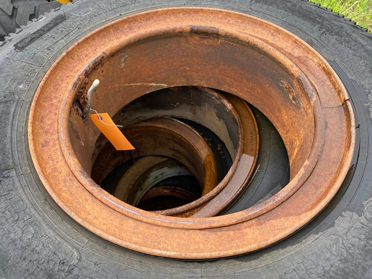 #1615-•-(8)-semi-tires-with-split-rims-image-5