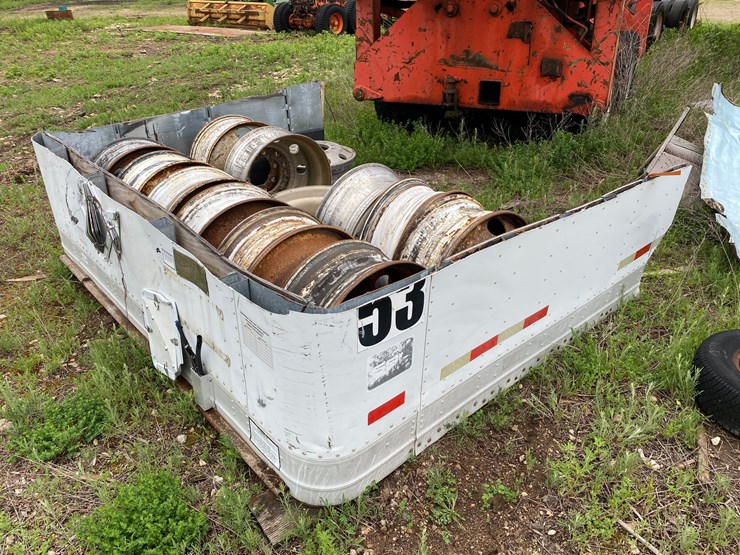 #1576-•-(14)-semi-trailer-rims-and-pile-of-scrap-metal-image-1