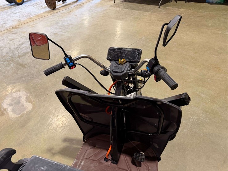 blue-iret13-electric-utility-tricycle-image-13