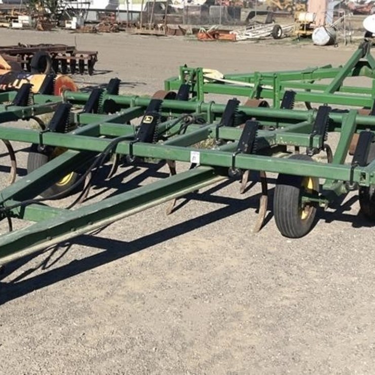 JOHN DEERE 1610