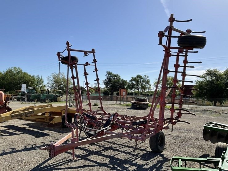 allis-chalmers-30'-fold-up-field-cultivator-image-3