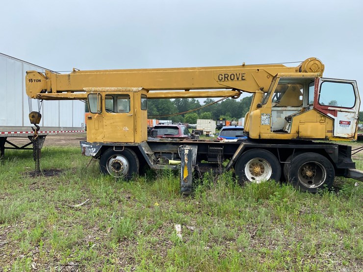 #1558-•-grove-15-ton-crane-image-5