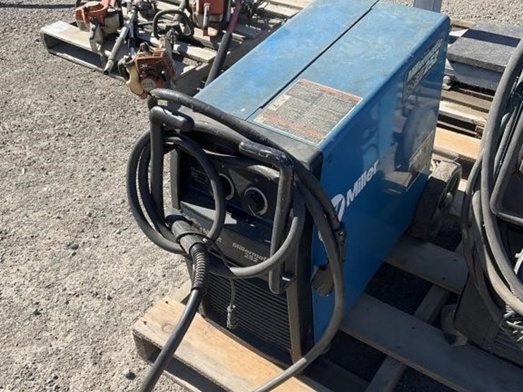 miller-millermatic-252-portable-welder-image-2