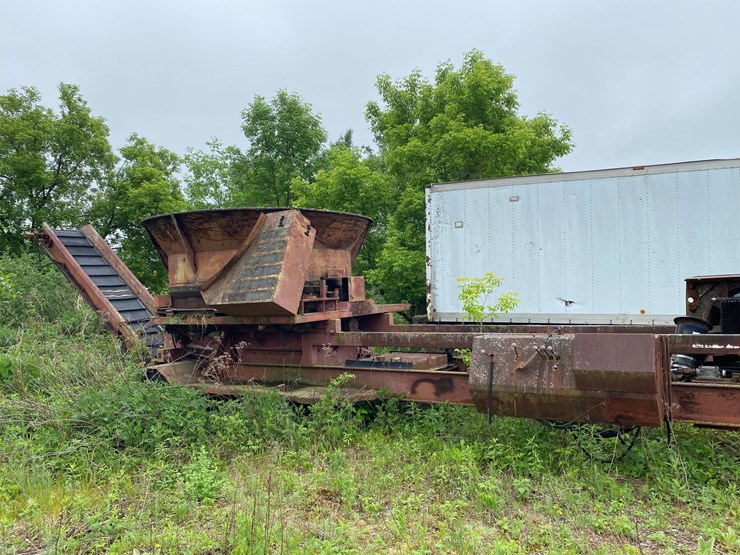 #1596-•-olache-portable-wood-chipper-on-heavy-duty-trailer-(no-title)-image-3