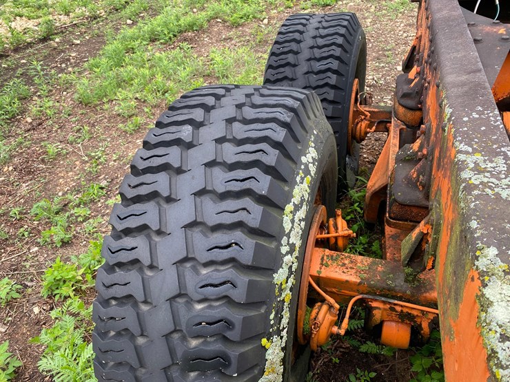 #1569-•-oshkosh-semi-tractor-image-26