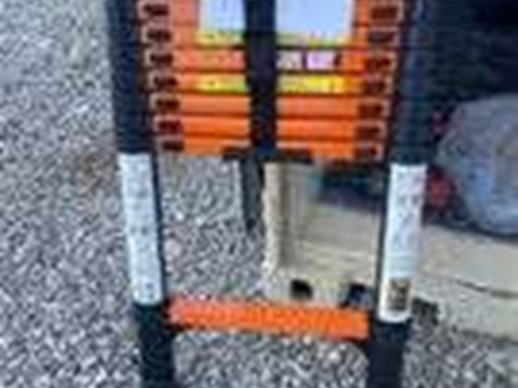 10-step-single-side-telescoping-ladder-image-1
