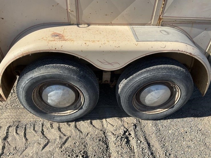 (dmv)-w&w-(2)-horse-horsey-trailer-image-10