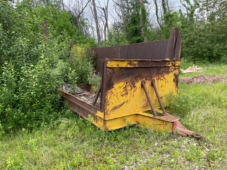 #1389-•-large-steel-pintle-hitch-trailer-with-broken-frame-(no-title)-image-3