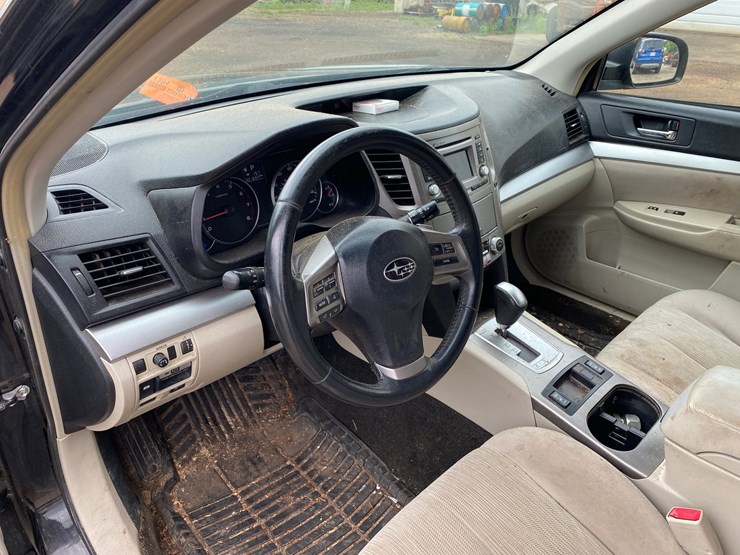#1394-•-2013-subaru-outback-all-wheel-drive-image-9
