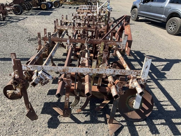 custom-3-pt-3-row-60"-cultivator-image-7