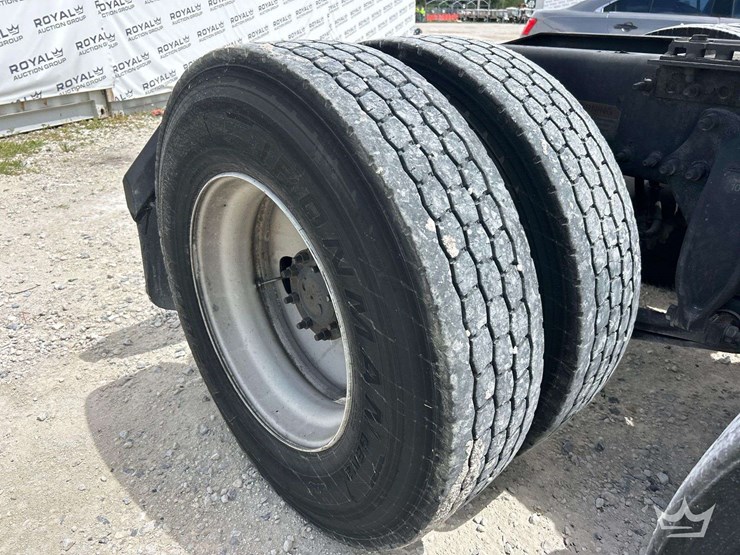 2016-freightliner-cascadia-132-image-51