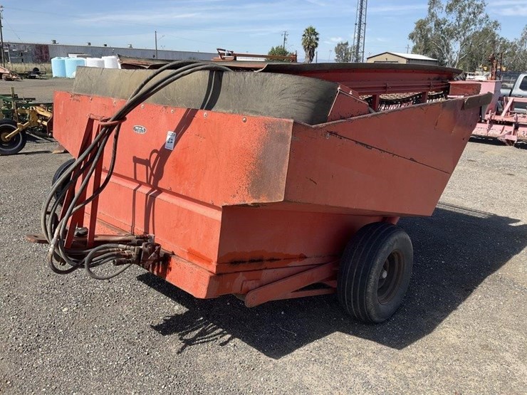 herbst-9'x8'-hyd.-end-dump-nut-cart-image-3