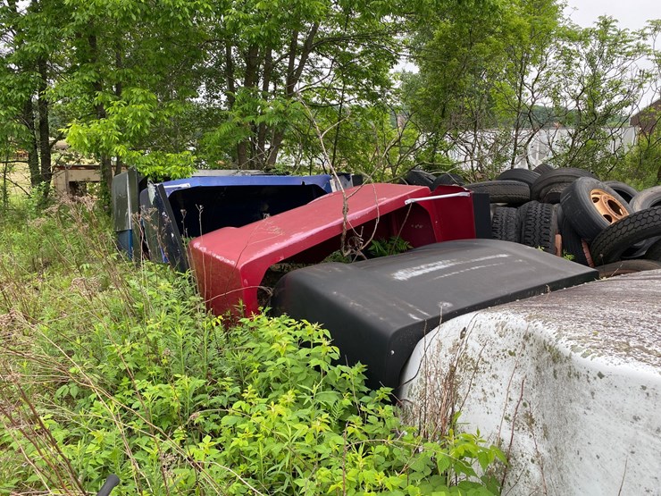 #1587-•-various-semi-tractor-hoods-and-wind-dams-image-3