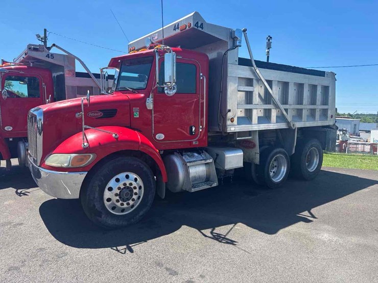 2011-peterbilt-337-image-24