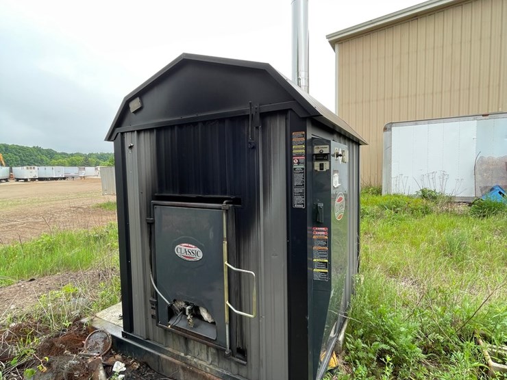 #1376-•-2015-central-boiler-cl-7260-outdoor-wood-furnace-image-1