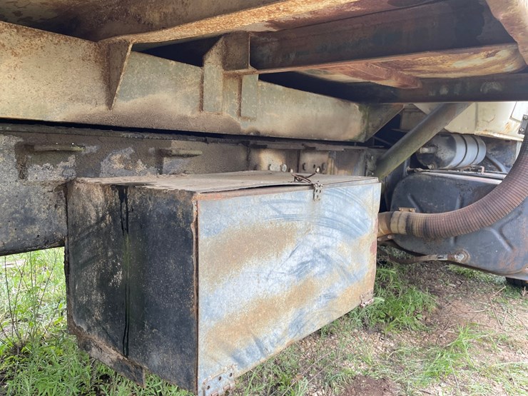 #1392-•-1974-fleetstar-2070a-tandem-axel-dump-truck-image-17