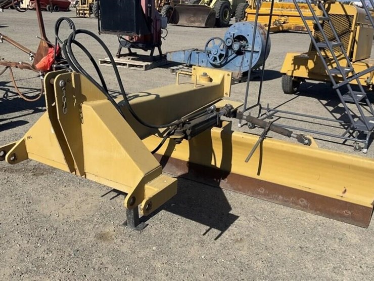 custom-9'-3-pt-6-way-hyd.-angle-blade-image-1