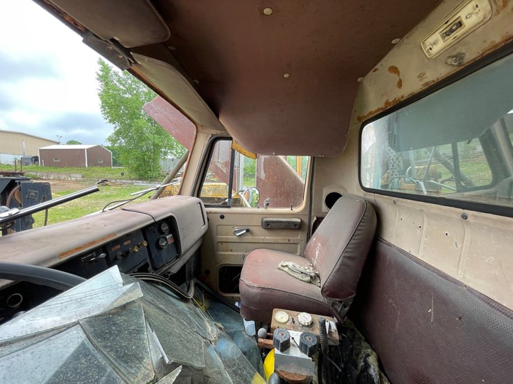 #1381-•-international-f-2674-tri-axel-dump-truck-image-17