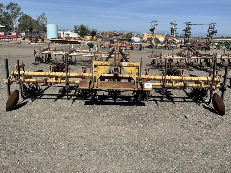 custom-3-pt-3-row-60"-rolling-cultivator-image-2