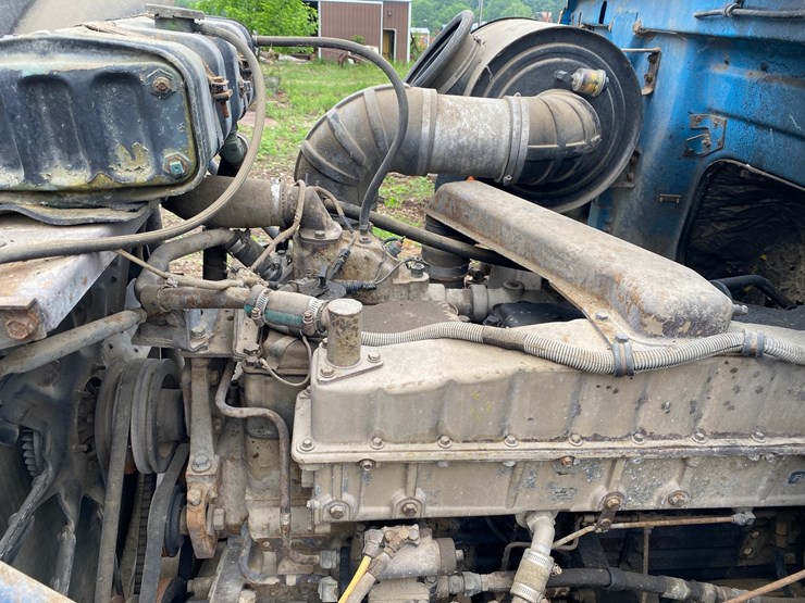 #1570-•-white-semi-truck-image-21