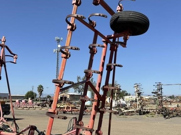 allis-chalmers-30'-fold-up-field-cultivator-image-10