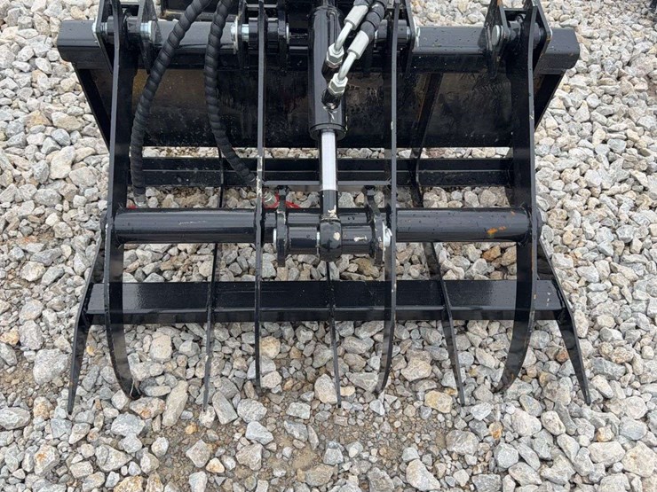 hydraulic-grapple-attachment-for-mini-skid-steer-image-1