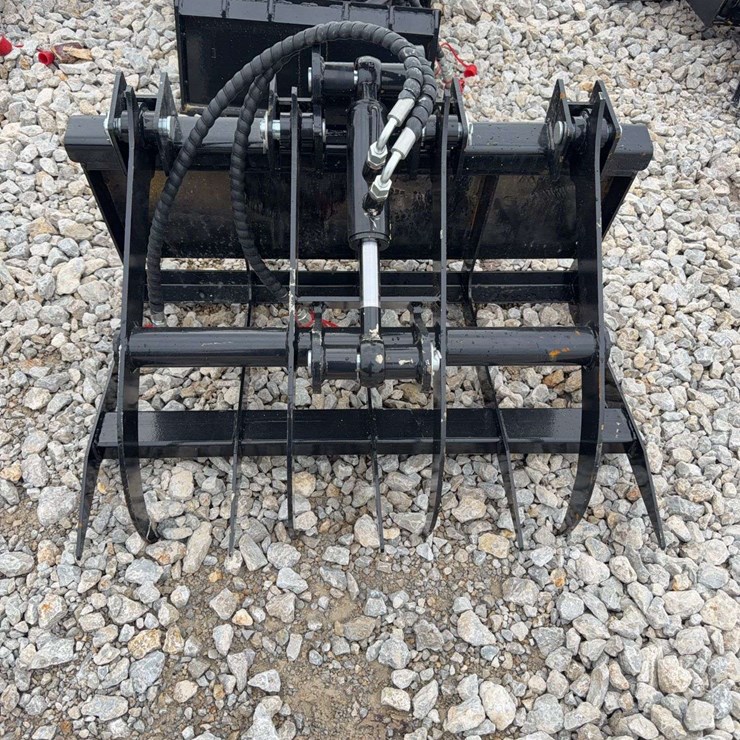 Hydraulic Grapple Attachment for Mini Skid Steer