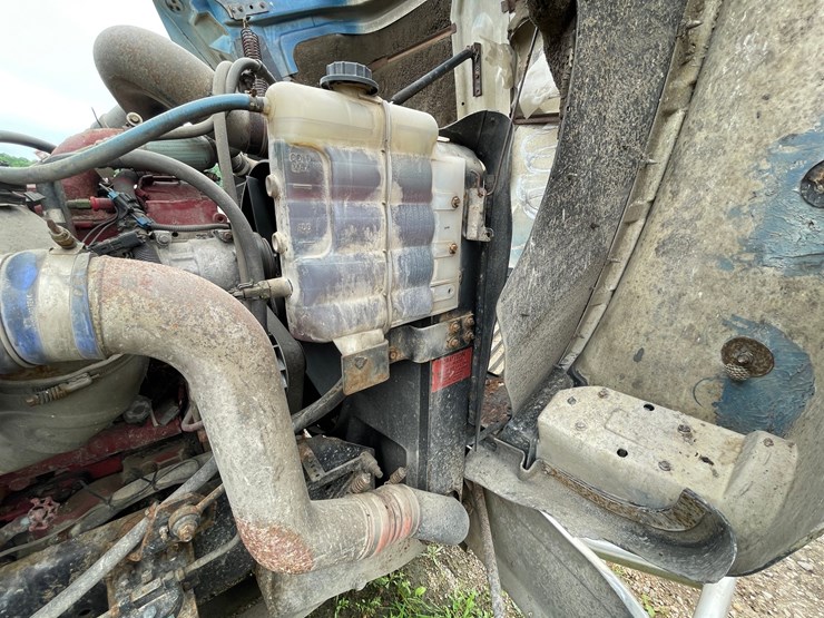 #1377-•-2006-international-9400i-6x4-sleeper-cab-semi-tractor-image-95