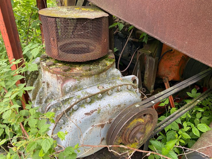 #1622-•-mack-engine-powering-portable-chipper-image-12