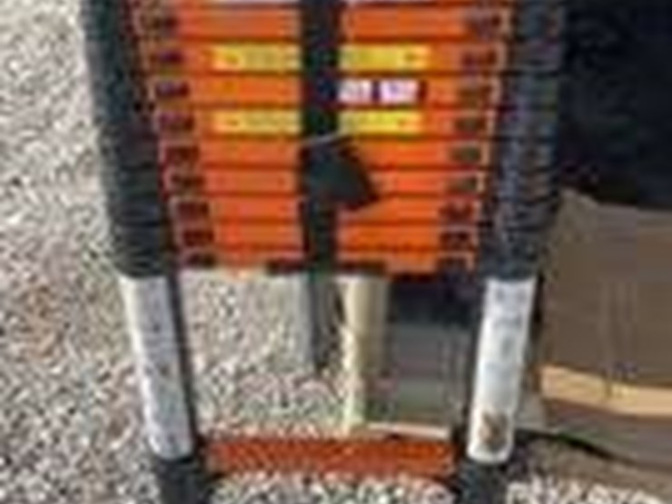13-step-single-side-telescoping-ladder-image-1