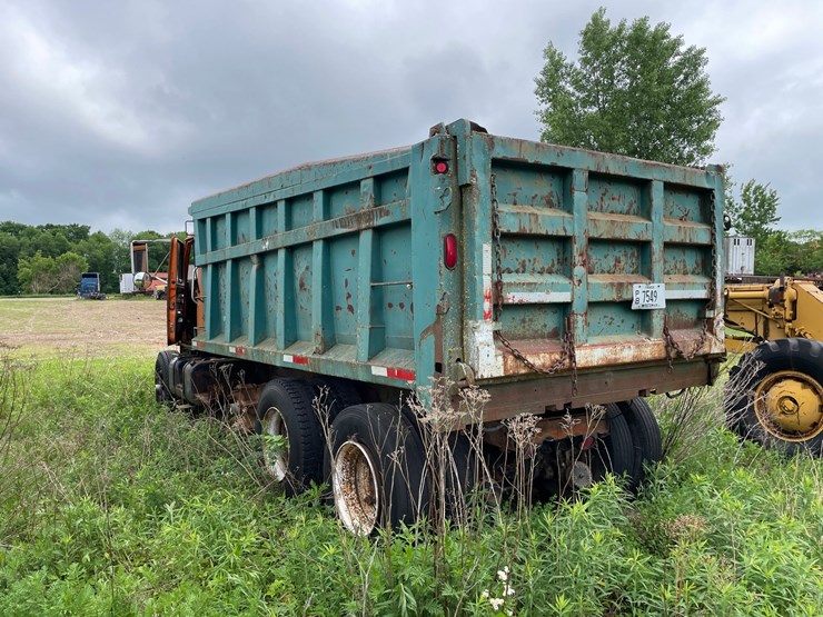 #1381-•-international-f-2674-tri-axel-dump-truck-image-4