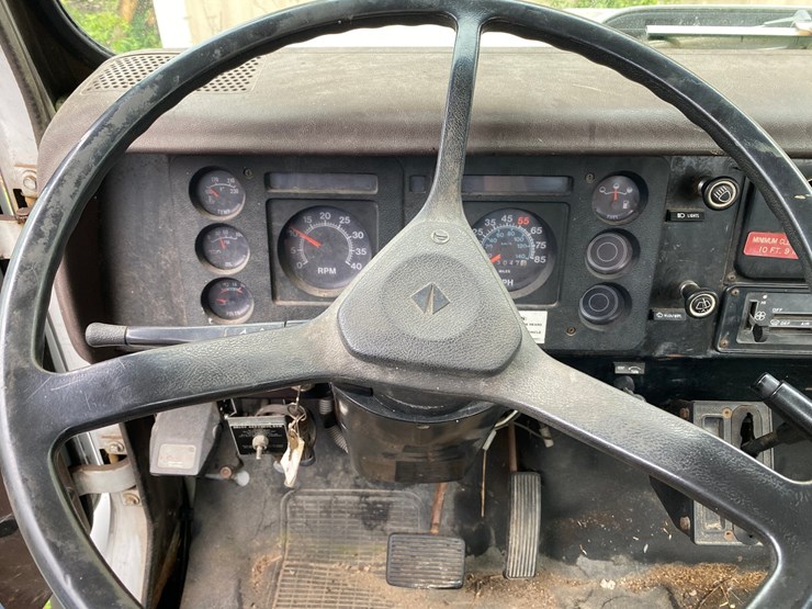 #1561-•-1988-international-boom-service-truck-image-10