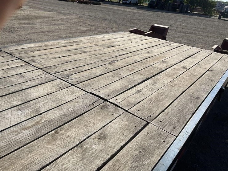 towmaster-8.5'x25'-equipment-trailer-image-9