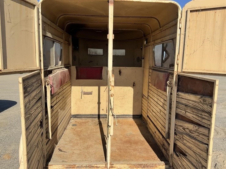 (dmv)-w&w-(2)-horse-horsey-trailer-image-7