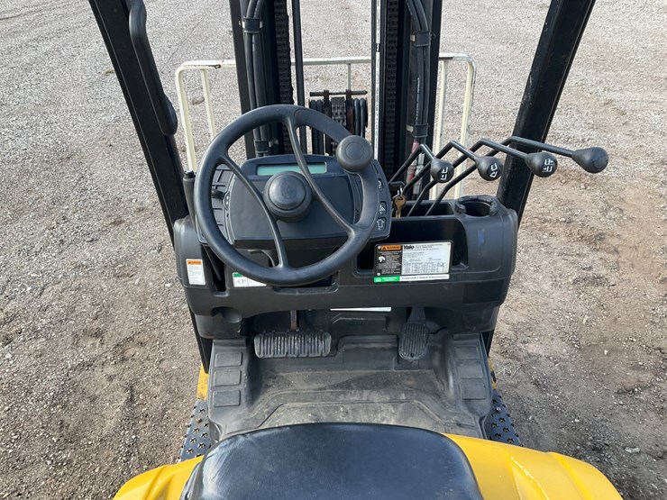 #1387-•-2013-yale-glc040sv-forklift-image-29