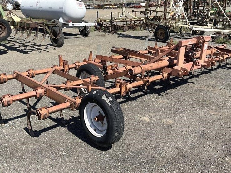 allis-chalmers-1200-image-1