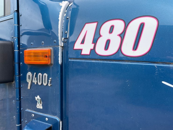 #1377-•-2006-international-9400i-6x4-sleeper-cab-semi-tractor-image-87