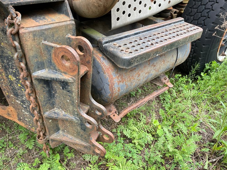 #1381-•-international-f-2674-tri-axel-dump-truck-image-48