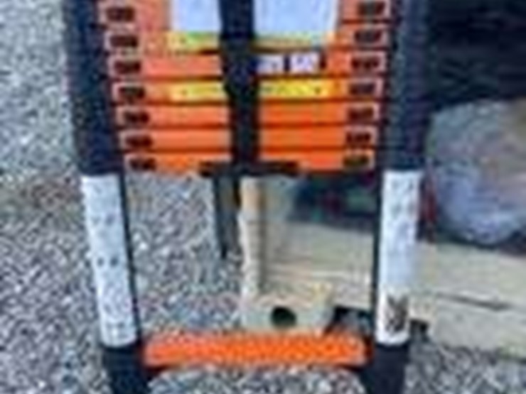 10-step-single-side-telescoping-ladder-image-1