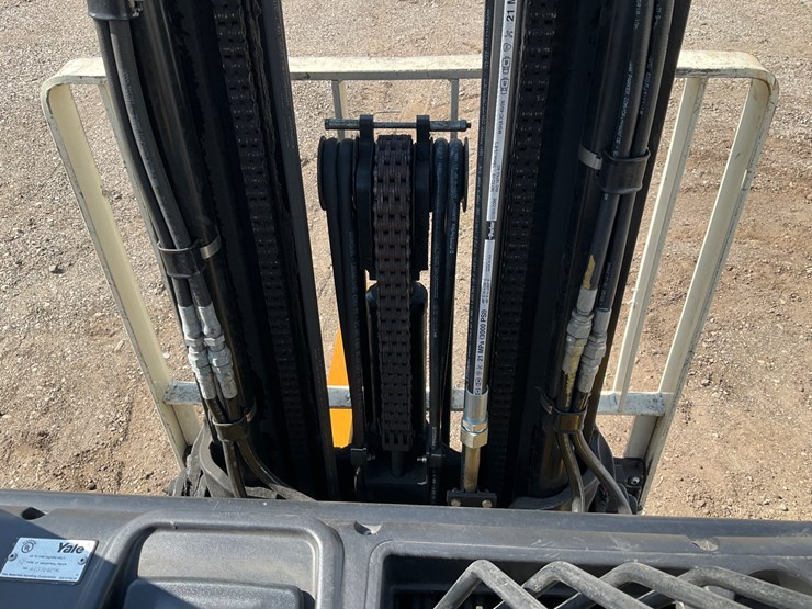 #1388-•-2014-yale-glc040sv-forklift-image-21