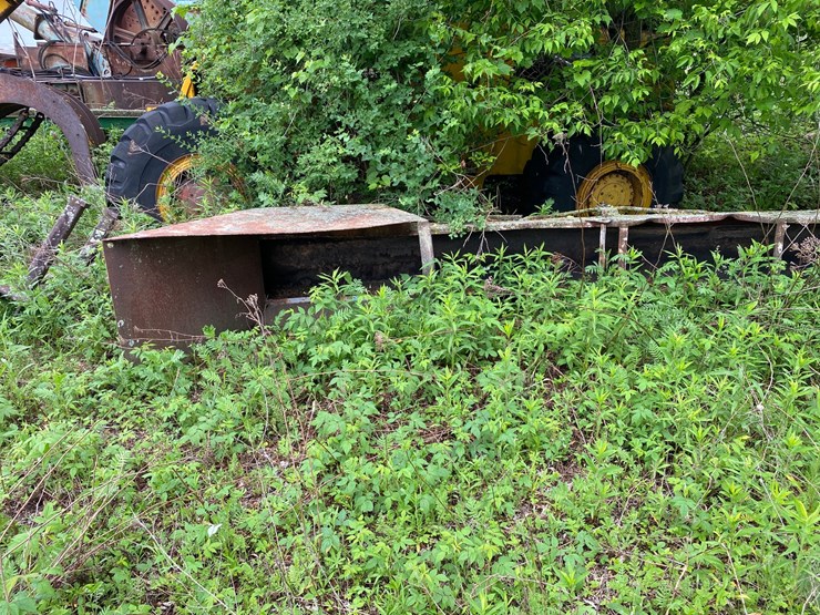 #1590-•-(4)-metal-tanks-and-scrap-iron-image-4