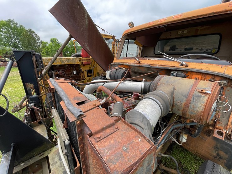 #1381-•-international-f-2674-tri-axel-dump-truck-image-80