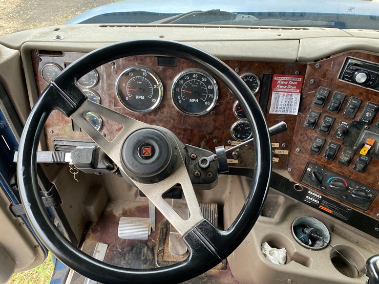 #1562-•-2007-international-truck-image-12
